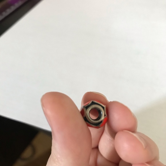 Red hot love charm - Picture 3 of 4